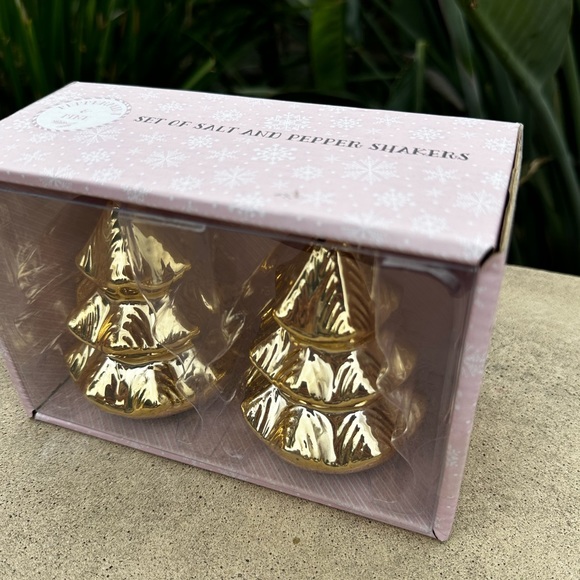 Peppermint & Pine Salt & Pepper Christmas tree shaker gold new in box HTF viral - Picture 3 of 4